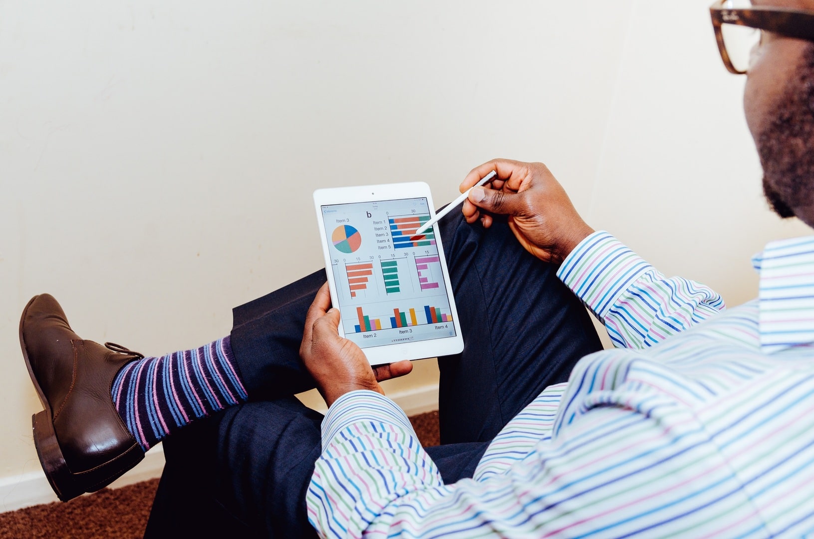 Wondering how to organize those key performance indicators? A KPI dashboard is an essential way to organize the data in one spot. Here’s how to set up a KPI dashboard.